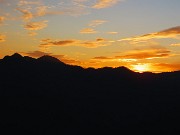 51 Il sole tramonta verso il Monte Zucco